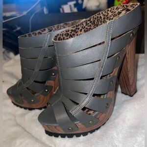 Michael Antonio Studio tedrick platform sandals grey with animal print design. 7
